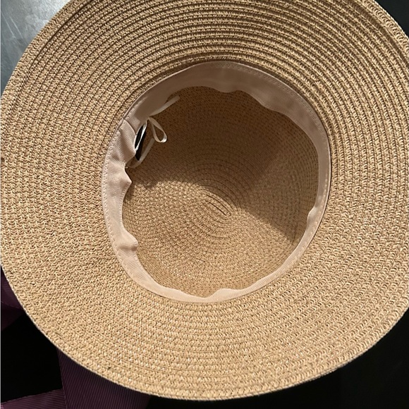 Summer straw hat
Pretty straw hat with mauve-pink ribbon
Never used - Picture 4 of 4